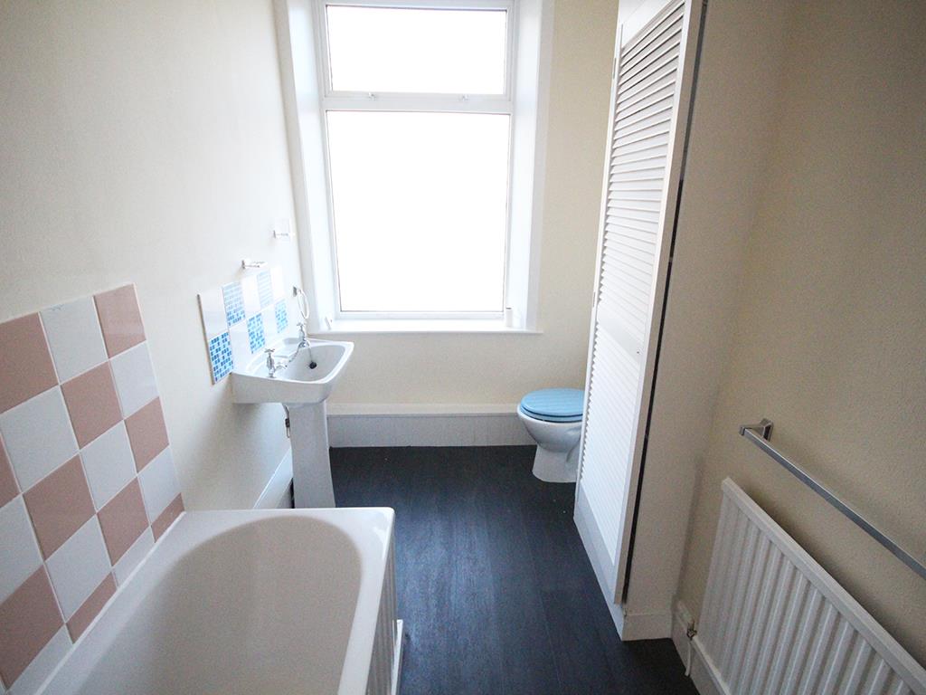 2 bedroom end terrace house To Let in Barnoldswick - IMG_4186.jpg